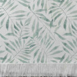Alfombra tejida con diseño botánico, hojas aqua pintadas en acuarela.