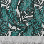 Alfombra tejida diseño botánico de distintos tipos de hojas tipo palmera en color y aqua.