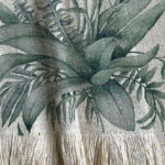 Manta tejida diseño botánico, hojas tipo ramo pintadas en acuarela.
