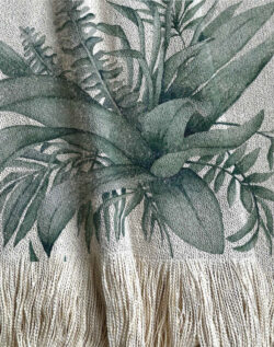 Manta tejida diseño botánico, hojas tipo ramo pintadas en acuarela.