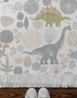 Alfombra tejida diseño infantil. Dinosaurios y flores en vector. Tonalidades grises, anaranjadas y verdes.