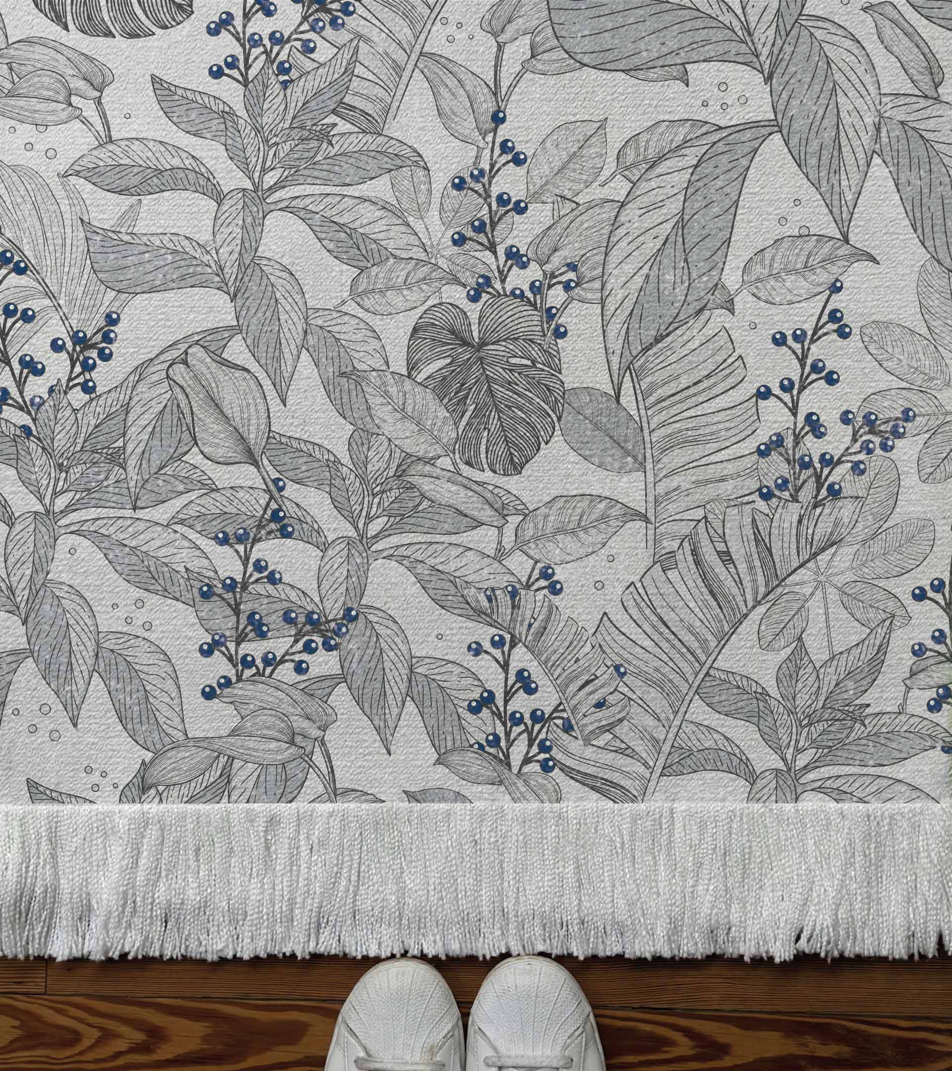 Alfombra tejida, diseño botanico. Hojas grandes decoro gris con frutos de color azul
