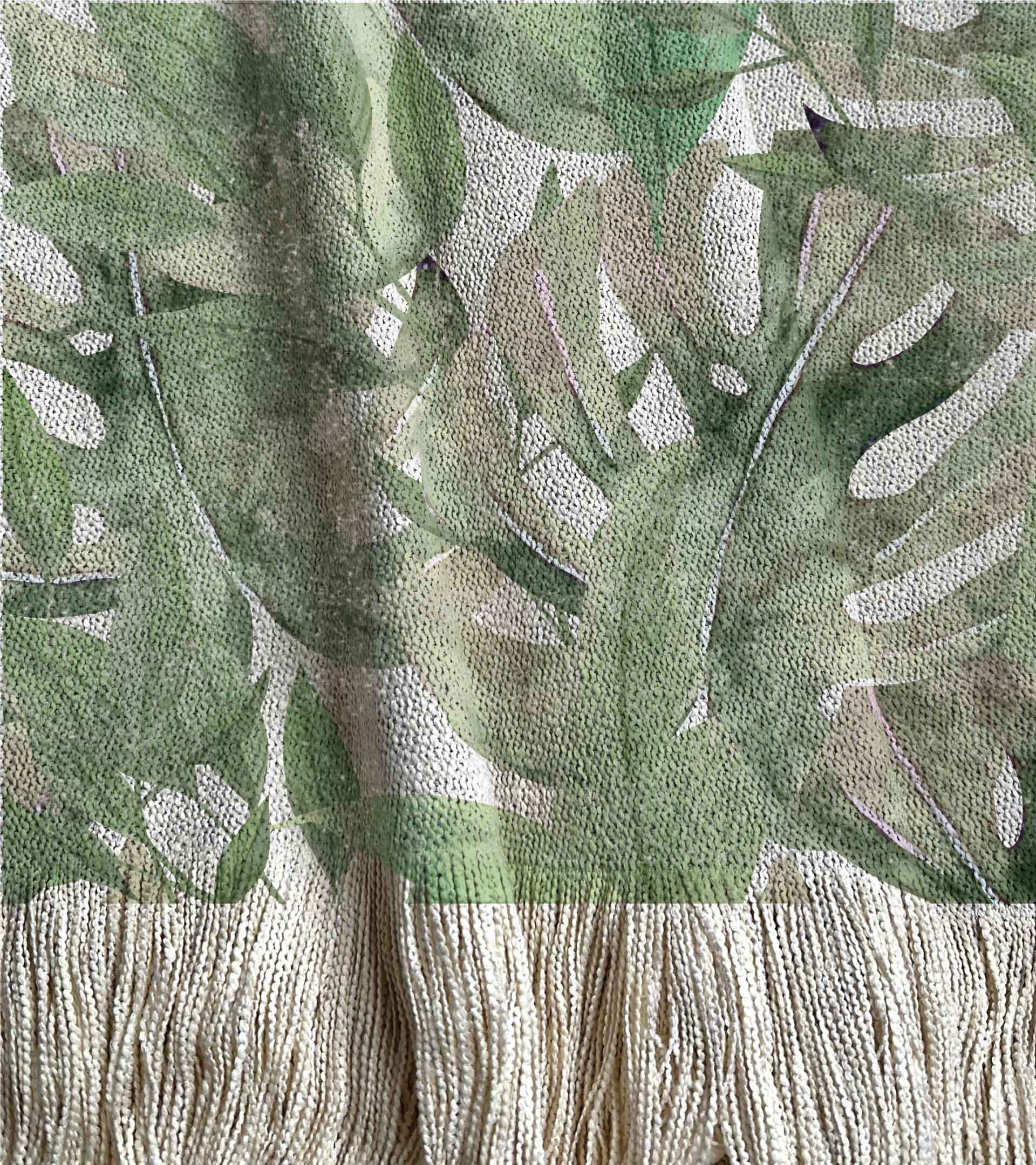 Alfombra tejida, diseño selvatico de hojas grandes verdes pintadas en acuarela